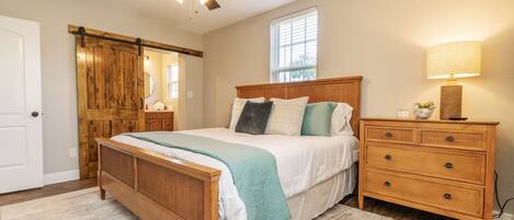 3 bedrooms, desk, iron/ironing board, travel crib