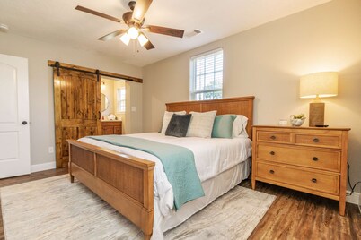 Arcade Fun: Game Room, Patio & 2 King Beds