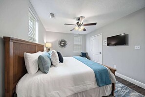 3 bedrooms, desk, iron/ironing board, travel crib