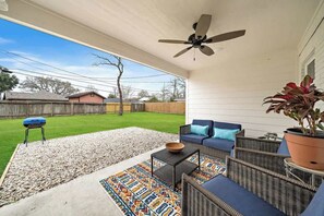 Terrace/patio - Arcade Fun: Game Room, Patio & 2 King Beds (Pasadena)