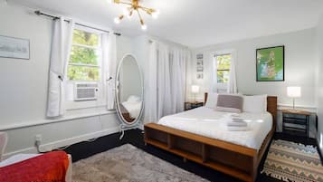 2 bedrooms, desk, iron/ironing board, travel cot