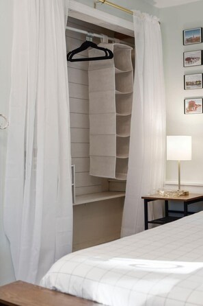 2 bedrooms, desk, iron/ironing board, travel crib