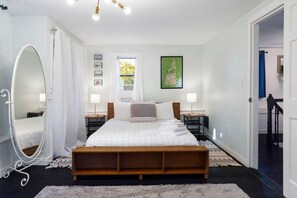 2 camere, una scrivania, ferro/asse da stiro, culla da viaggio