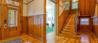 Huge 6 bed, 3.5 Bath Home 2 KING BEDS FAMILY SHAW NEIGHBORHOOD