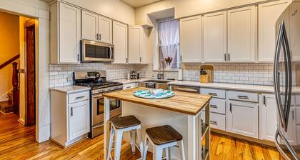 Huge 6 bed, 3.5 Bath Home 2 KING BEDS FAMILY SHAW NEIGHBORHOOD