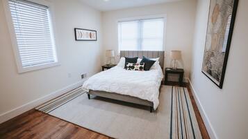 4 bedrooms, iron/ironing board, WiFi, bed sheets