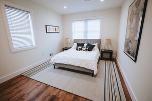 3 室のベッドルーム、アイロン / アイロン台、WiFi、ベッドシーツ