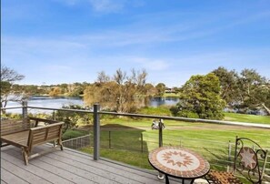 Outdoor dining - Riviera Lakeside Getaway with Stunning Water Views (Ocean Grove)