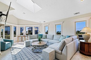 Smart TV, tavolo da calcetto, tavolo da ping pong