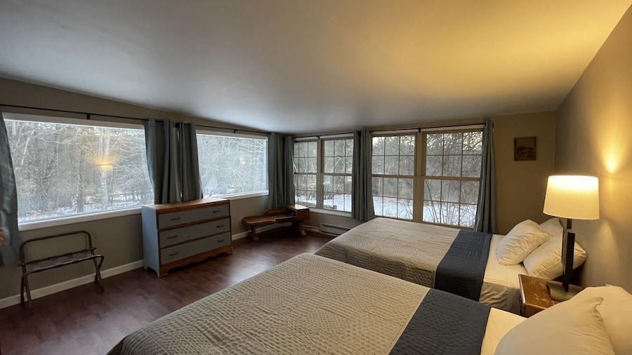 Brookside Hideaway, Brook Road Inn