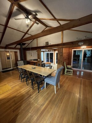 Maison Signature, 3 chambres, 2 salles de bains, vue sur le fleuve | Salle Ă manger