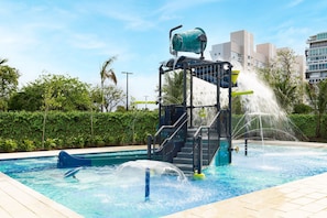2 outdoor pools, sun loungers