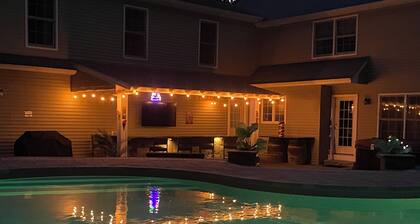 Spacious 5-bedroom, 6 bath vacation home just 30 min drive to beaches and casino