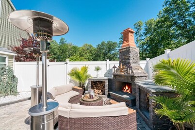 Spacious 5-bedroom, 6 bath vacation home just 30 min drive to beaches and casino