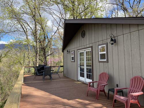Private Mountaintop Cabin w/ Views! (Pet Friendly)