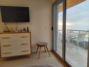 Interior - Modern, stylish apt by the sea with large balcony, sea view, close to the center (Sarandë)