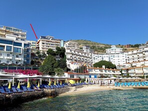 On the beach - Modern, stylish apt by the sea with large balcony, sea view, close to the center (Sarandë)