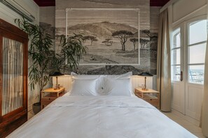 Deluxe Double Room, Sea View, Sea Facing | Egyptian cotton sheets, premium bedding, in-room safe - Gumruk Otel Urla (Urla)