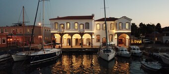 Gumruk Otel Urla