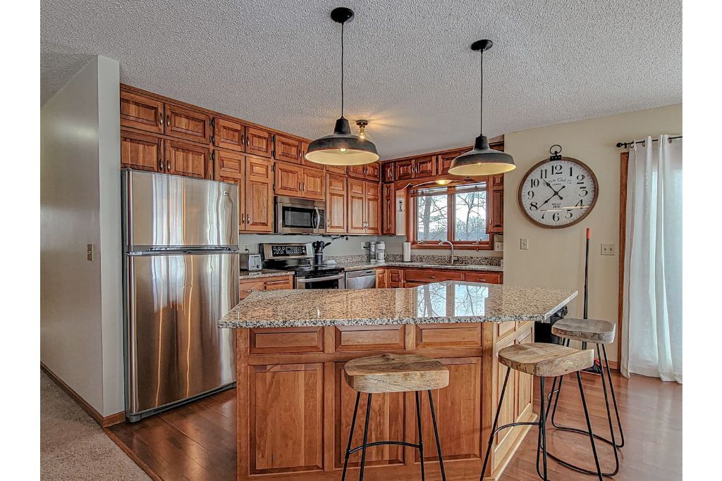 Breezy Hills - Lake Bemidji, King bd, Kayaks, PB Trail!  