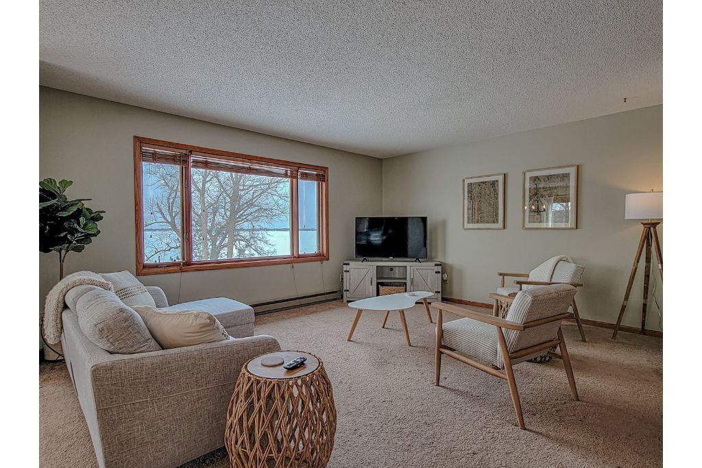 Breezy Hills - Lake Bemidji, King bd, Kayaks, PB Trail!  