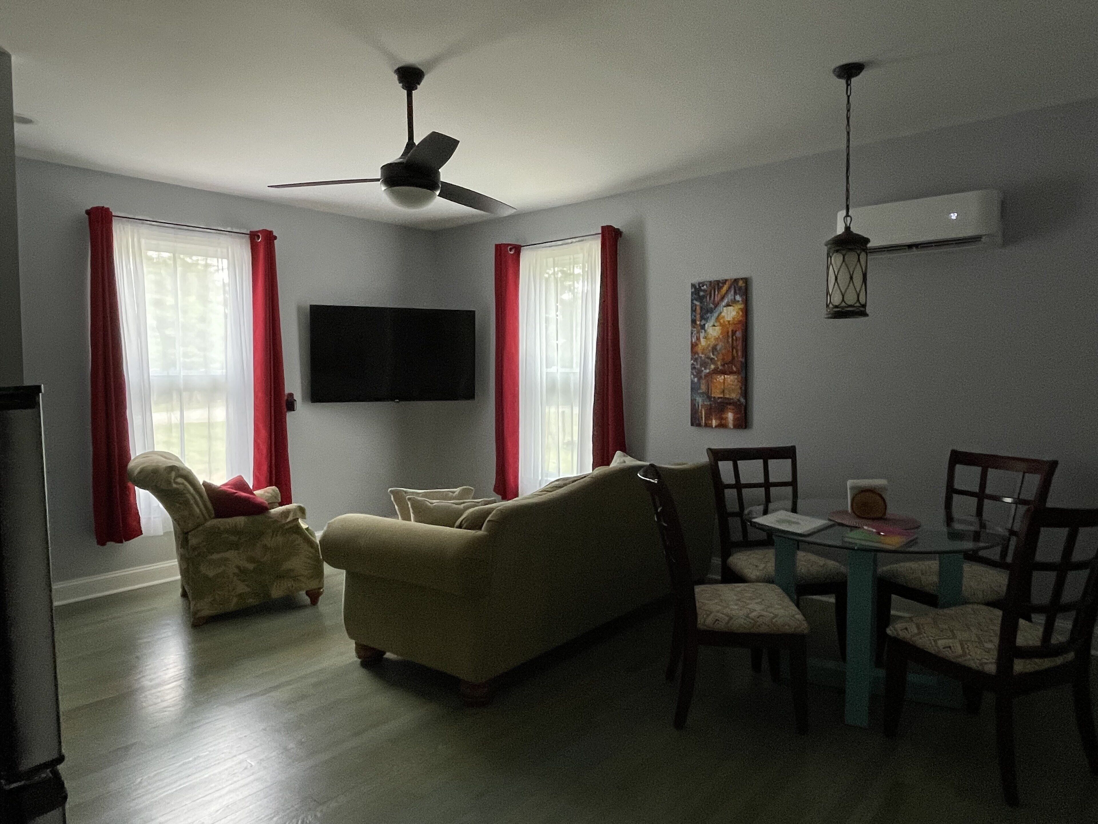 Murphy’s Place 2-bedroom apartment near hiking skiing wineries and breweries.