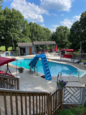 Outdoor pool - Murphy’s Place 2-bedroom apartment near hiking skiing wineries and breweries. (Afton)