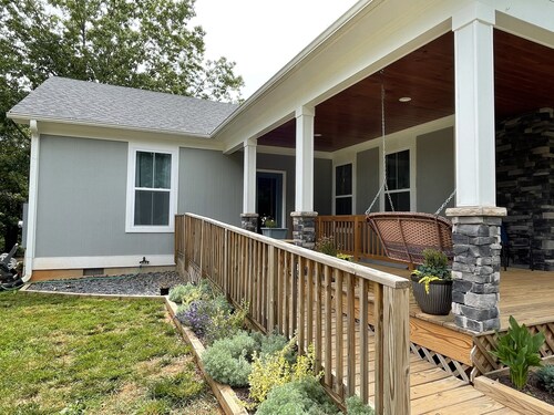 Murphy’s Place 2-bedroom apartment near hiking skiing wineries and breweries.