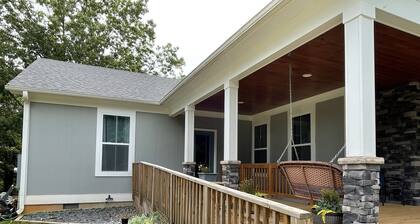 Murphy’s Place 2-bedroom apartment near hiking skiing wineries and breweries.