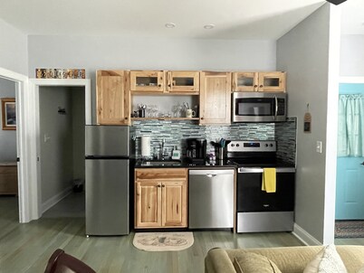 Murphy’s Place 2-bedroom apartment near hiking skiing wineries and breweries.