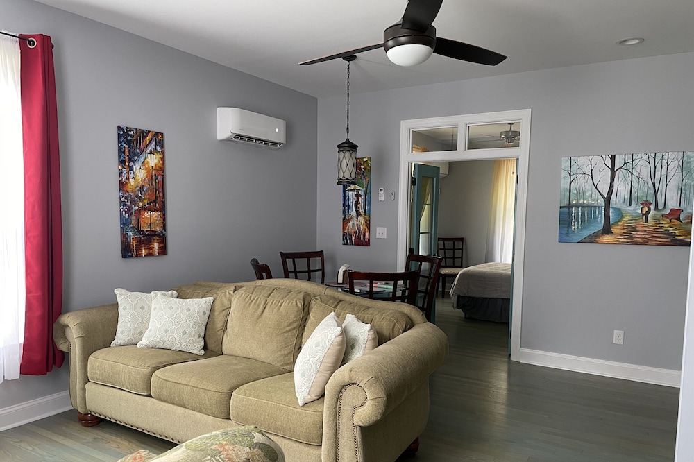 Murphy’s Place 2-bedroom apartment near hiking skiing wineries and breweries.