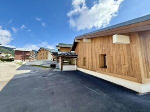 Exterior - 200m from shops, 3rd floor, view mountain, balcony, tv, ski locker, 26m², Les Saisies (Les Saisies)
