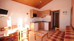 Interior - 200m from ski slopes, 3rd floor, view mountain, balcony, tv, ski locker, 26m², Les Saisies (Les Saisies)