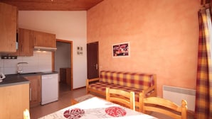 Interior - 200m from ski slopes, 3rd floor, view mountain, balcony, tv, ski locker, 26m², Les Saisies (Les Saisies)