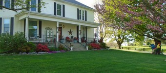  Farmhouse in the Country-Perfect Place to Relax and Enjoy Family and Friends!