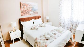 2 bedrooms, iron/ironing board, internet, bed sheets