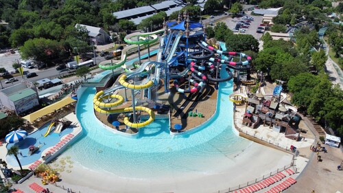 River City Resorts: Bluebonnet Haus CW B213 : Free Tubes with Rental!
