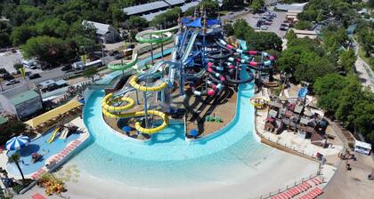 River City Resorts: Bluebonnet Haus CW B213 : Free Tubes with Rental!