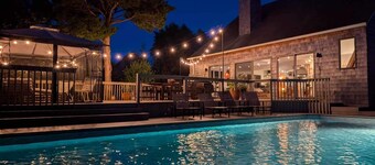 Sunny Hamptons Getaway With Pool