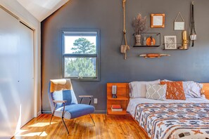 4 bedrooms, desk, iron/ironing board, free WiFi