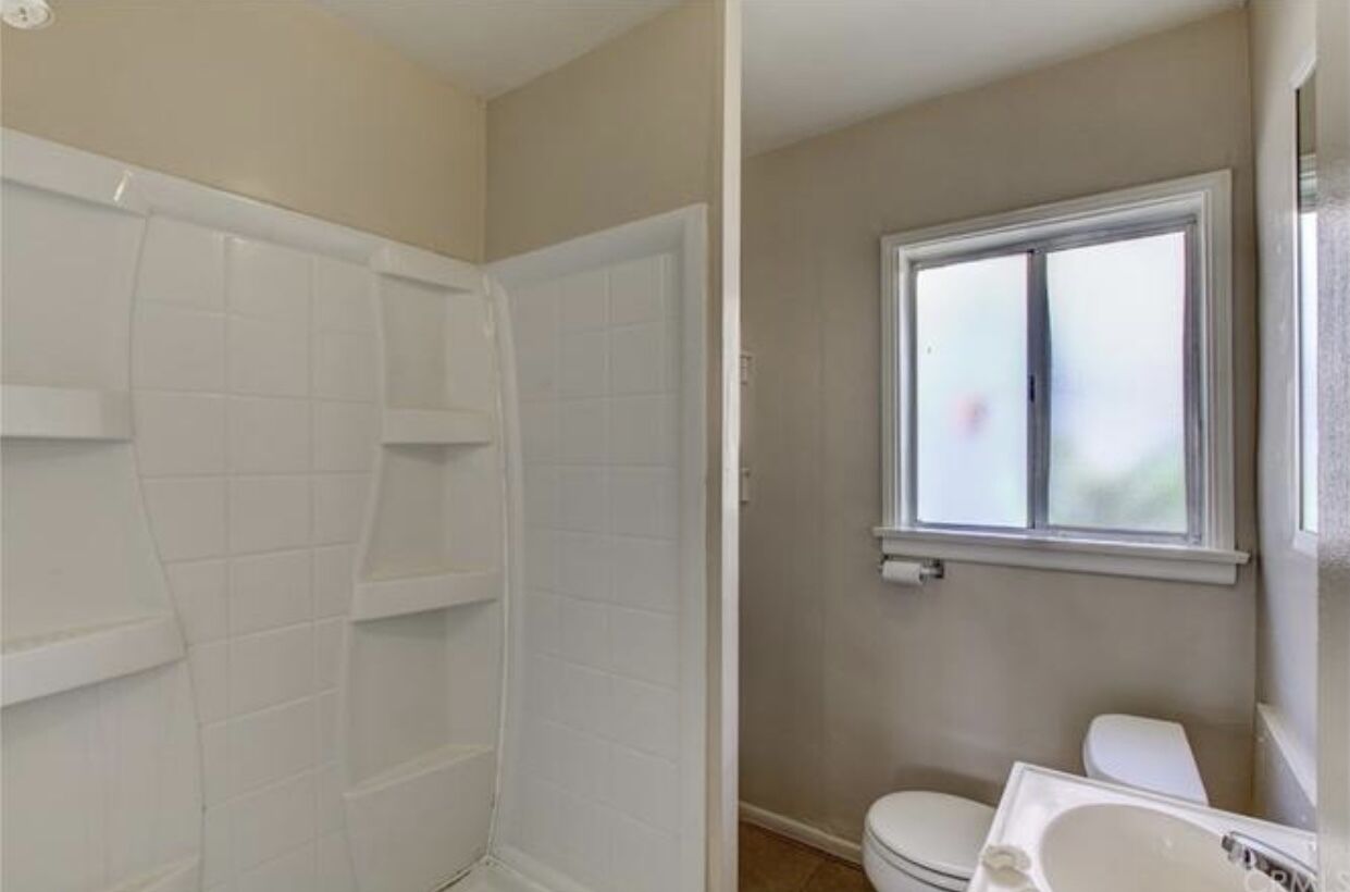 Home steps away from lake and local park