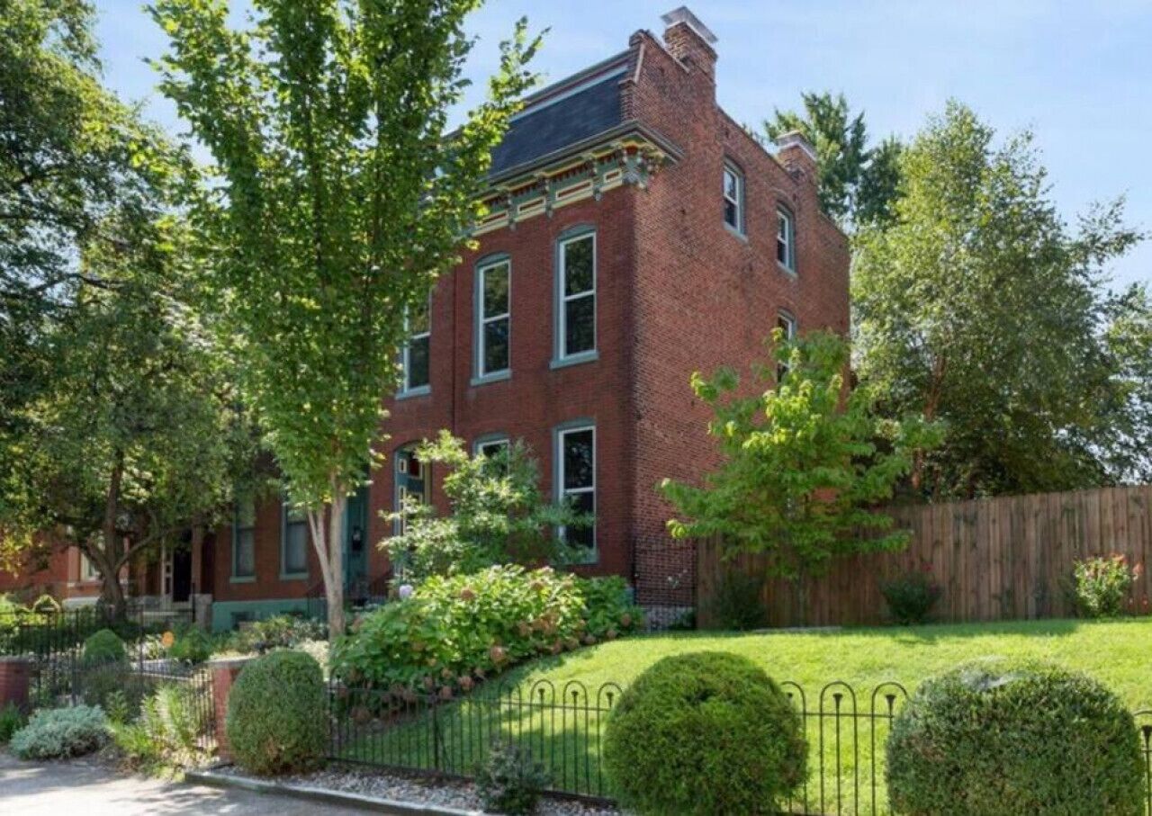 Victor · Elegant 3 Story Historic Rmdl *Sleeps 18* - Pets