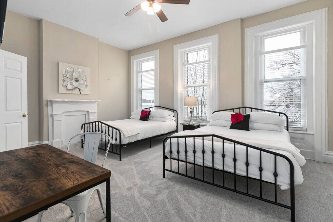 Victor · Elegant 3 Story Historic Rmdl *Sleeps 18* - Pets