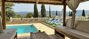 Superbe gßte climatisé avec piscine et parking à 5 mn des plus belles plages