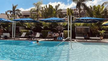 Outdoor pool, a heated pool