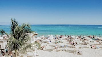 Beach nearby, sun loungers, beach towels