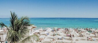 VOTED MOST LUXURIOUS! MODERN 3 Bedroom 100 steps to White Sand & Turquoise Water