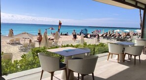 Outdoor dining - VOTED MOST LUXURIOUS! MODERN 3 Bedroom 100 steps to White Sand & Turquoise Water (Playa del Carmen)