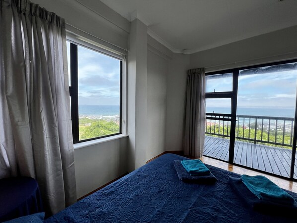 3 bedrooms, bed sheets