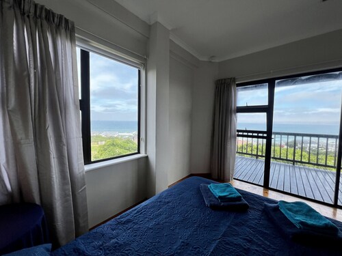 Stunning seaside home - 5 min walk from the beach!